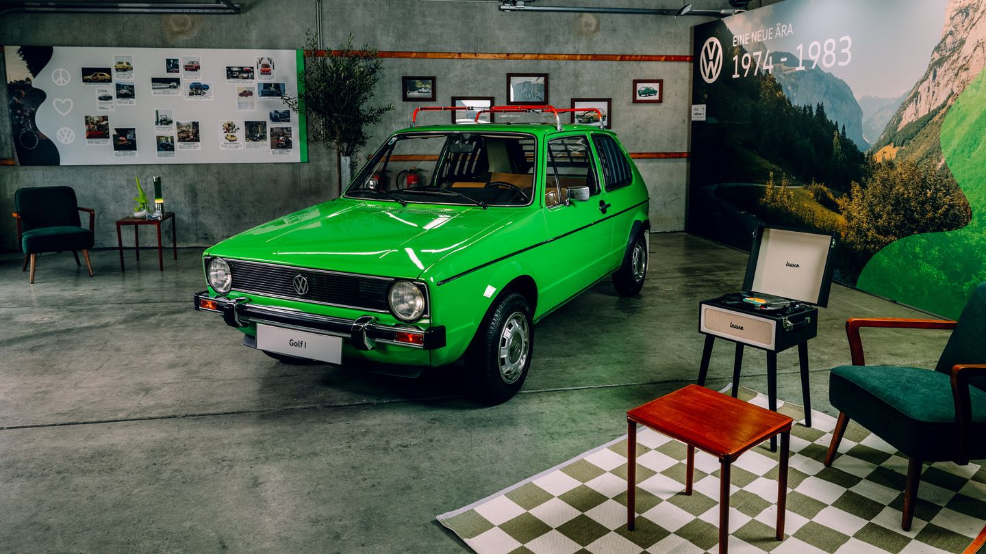 Ein grüner VW Golf 1 von vorne