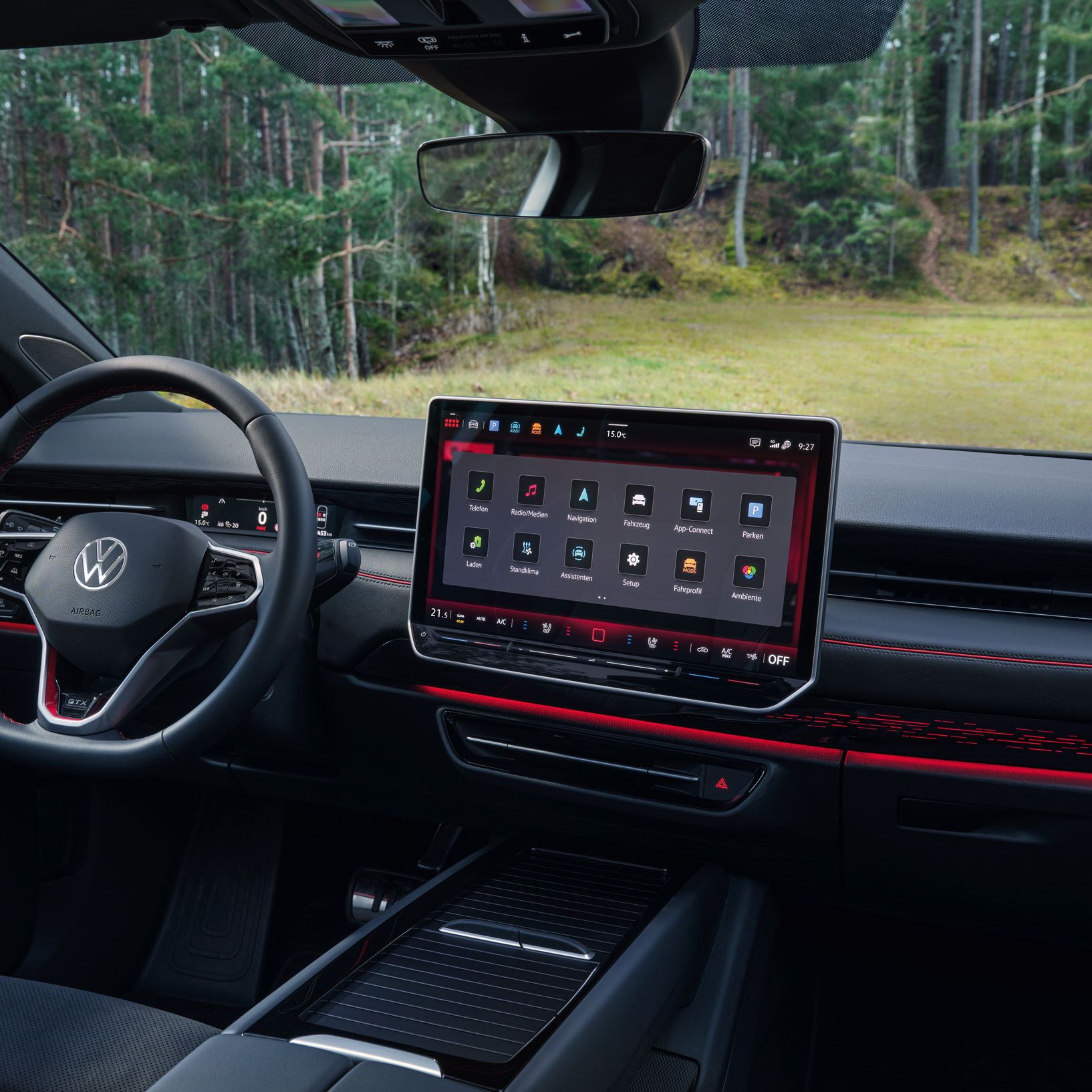 Das Interieur des VW ID.7 Tourer GTX mit roten Details 