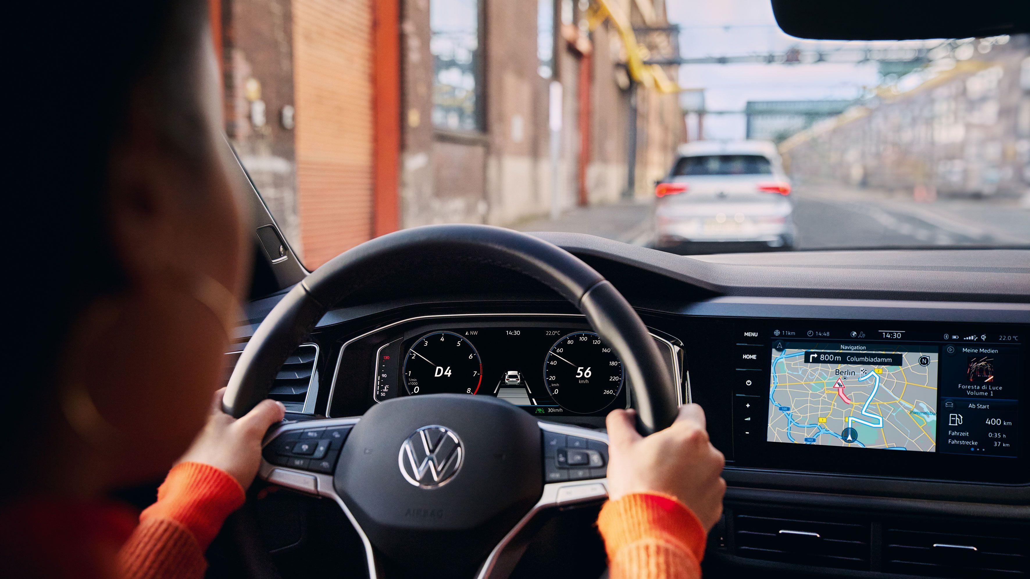 Lenkrad, Digital Cockpit und Navigationssystem im VW Polo