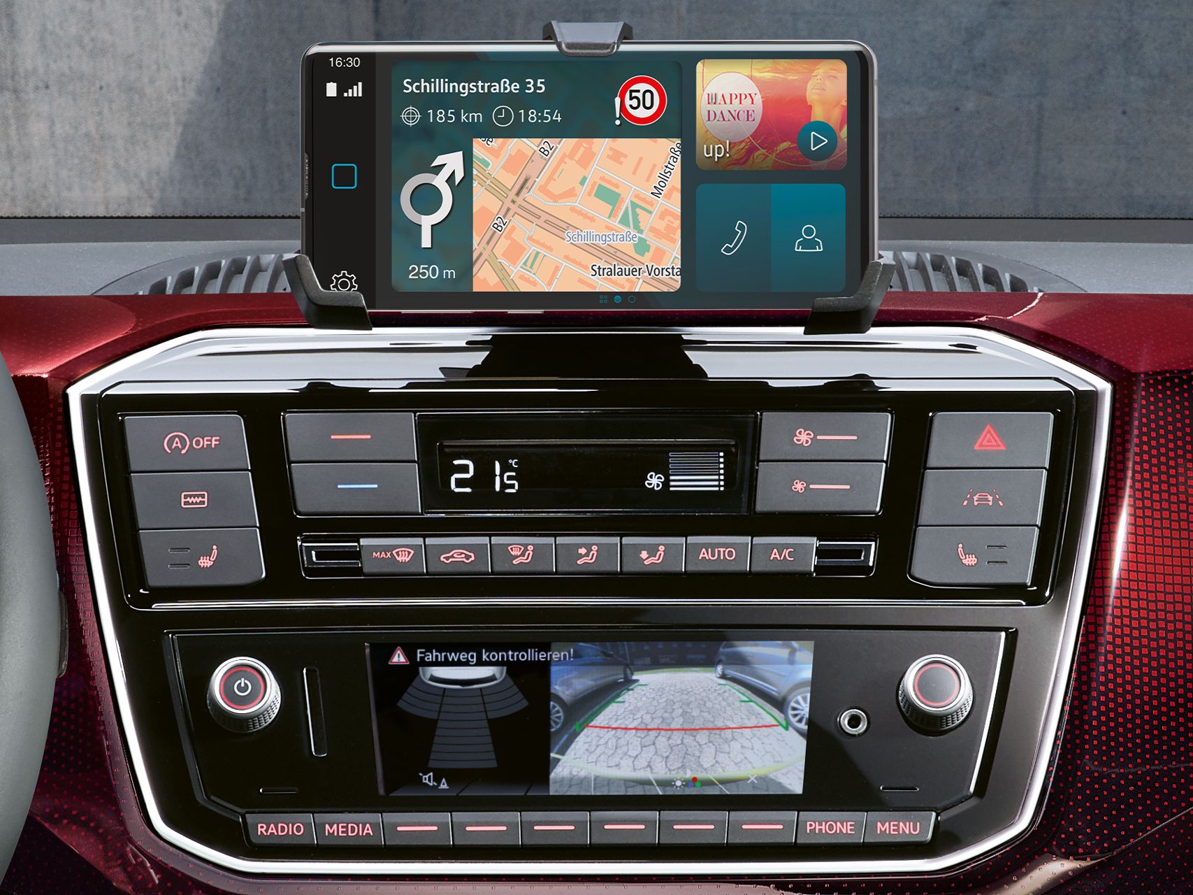 Detailansicht des Radio und maps anad more im VW up! GTI