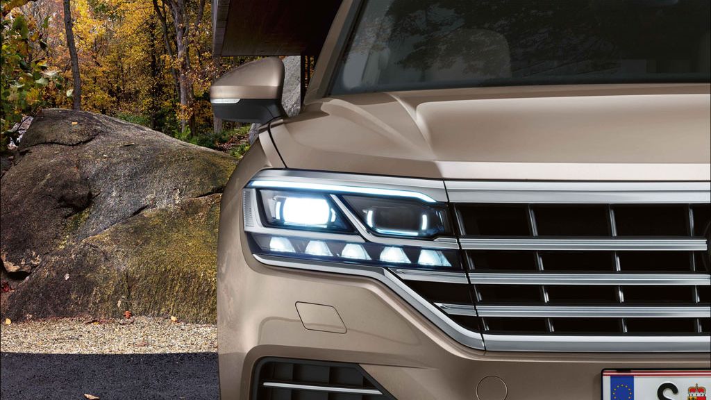 Detailansicht der LED-Scheinwerfer des VW Touareg