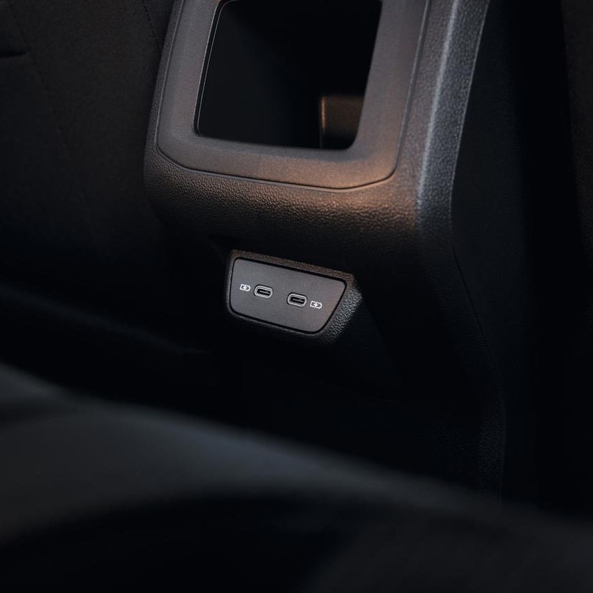 Großaufnahme der USB-C Schnittstellen im VW T-Cross