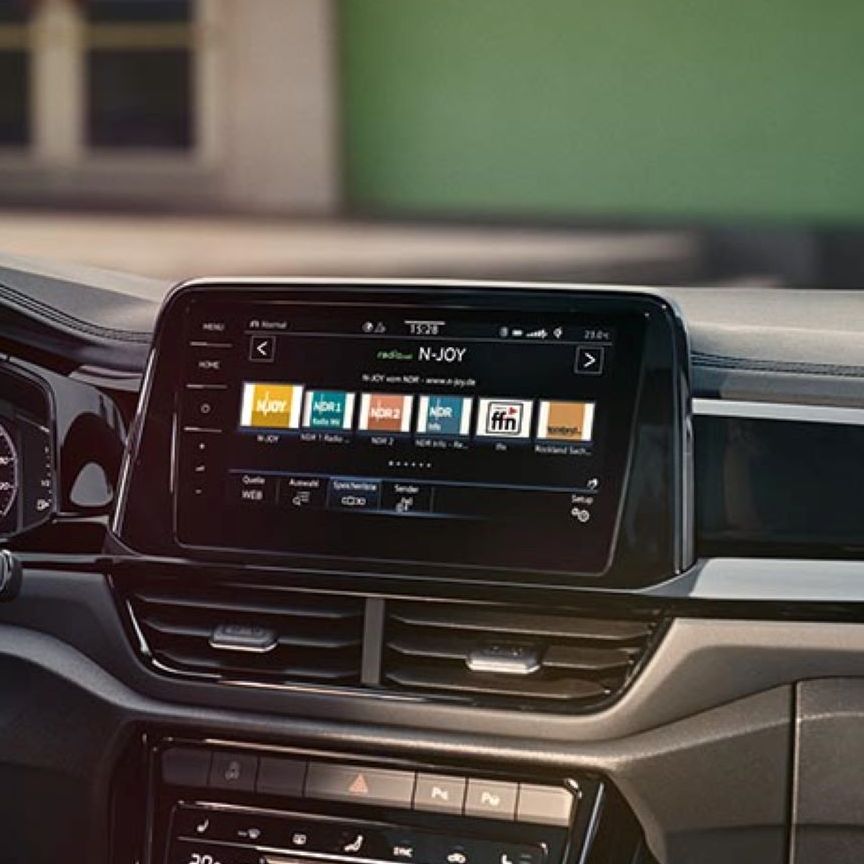  Multifunktionslenkrad, Radio und Klimaanlage im VW T-Roc R-Line