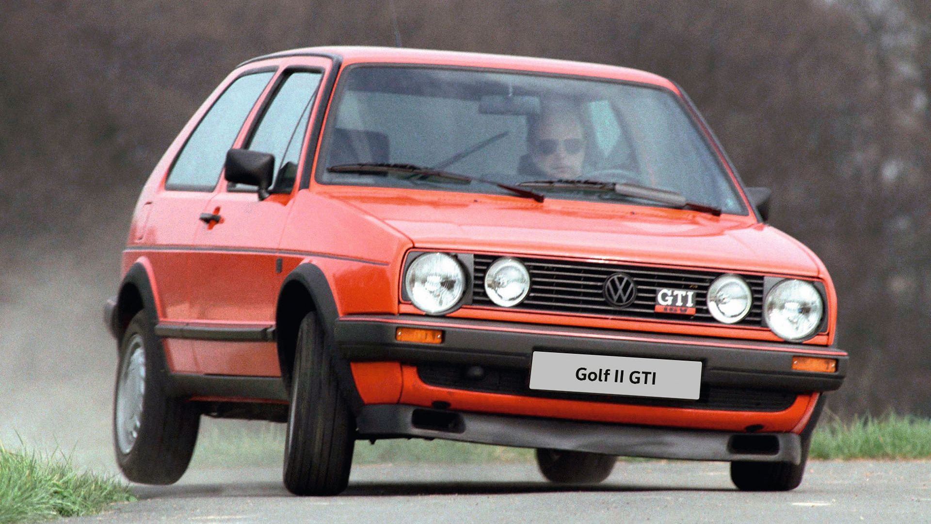 Der VW Golf 2 GTI in rot in Action