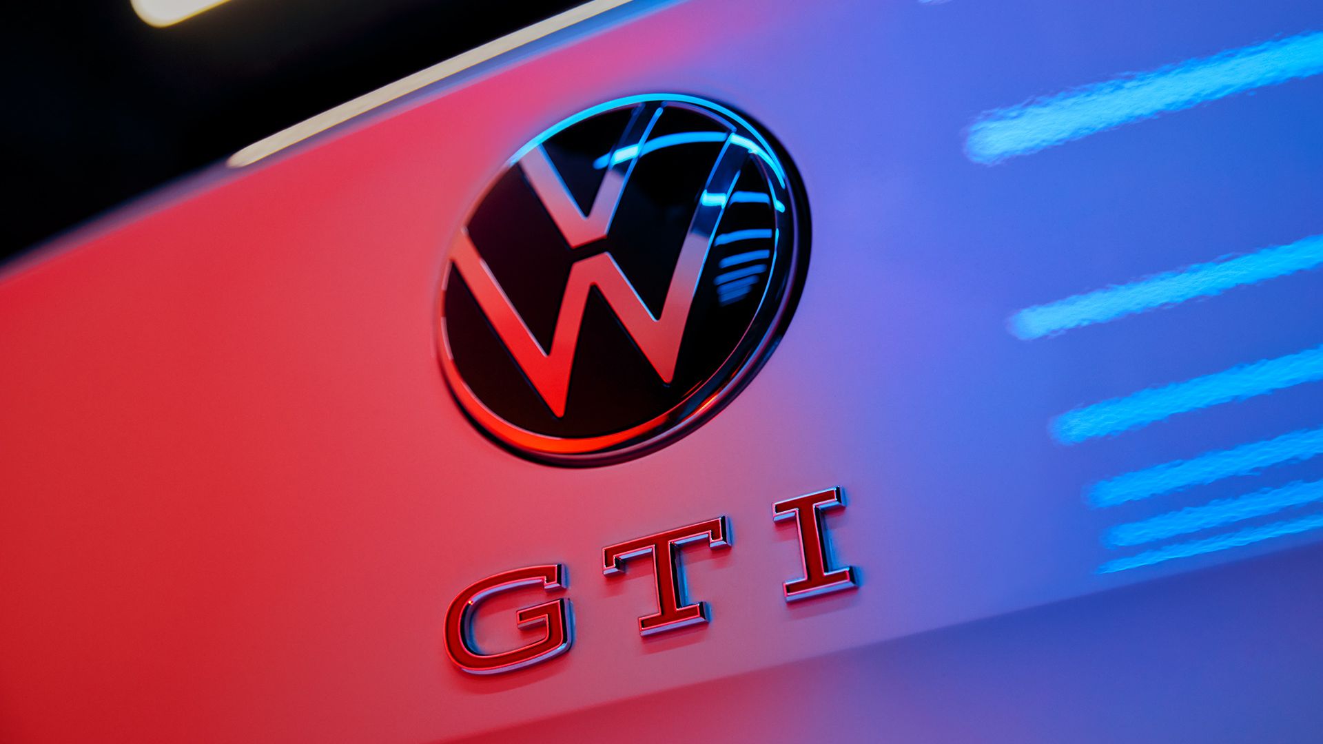 Detailansicht des VW-Logos und des GTI-Schriftzugs vom VW Polo GTI