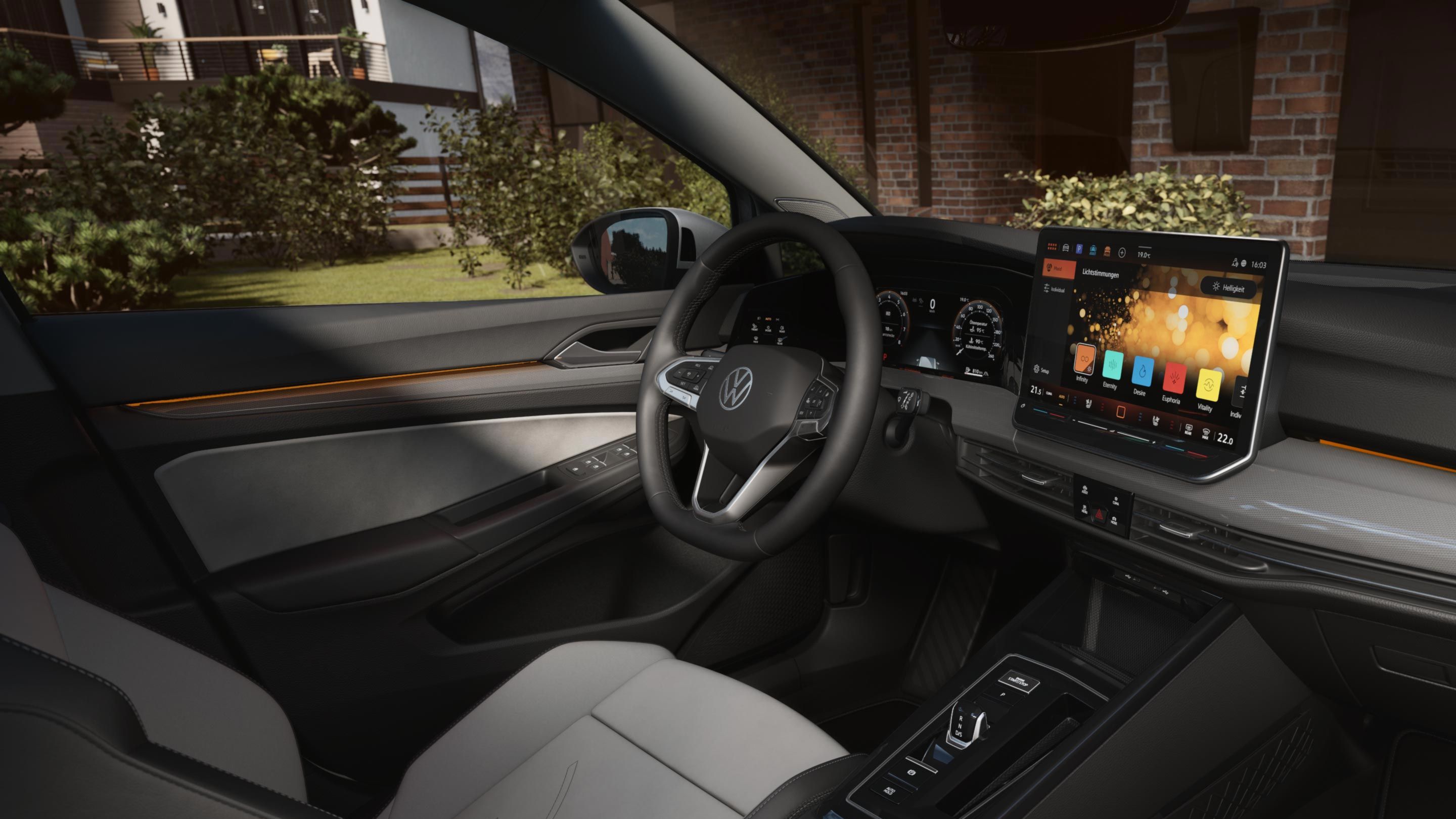 Lenkrad, Digital Cockpit, Ambientebeleuchtung, Sitze und Infotainment des VW Golf Variant