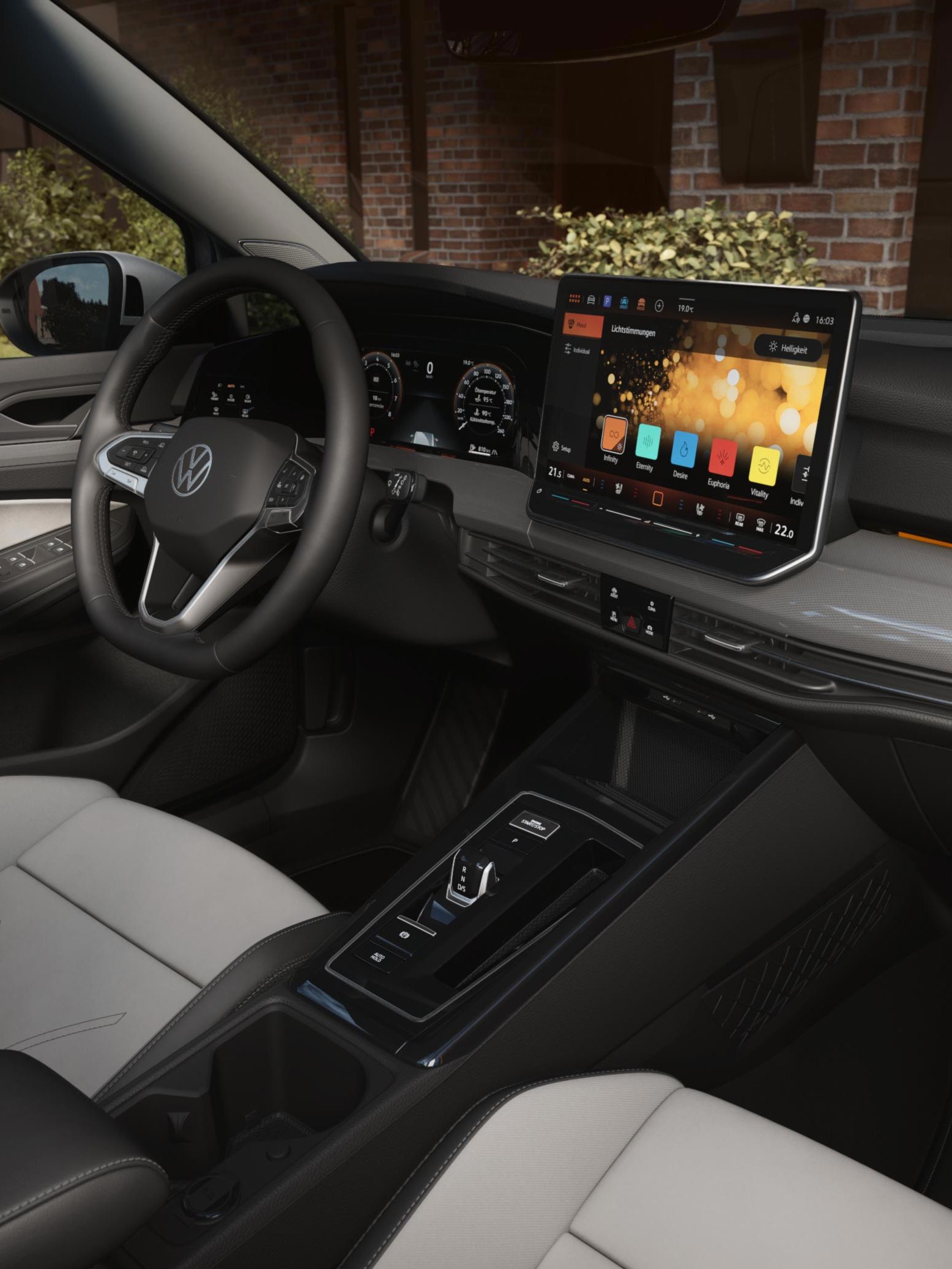 Lenkrad, Digital Cockpit, Ambientebeleuchtung, Sitze und Infotainment des VW Golf Variant