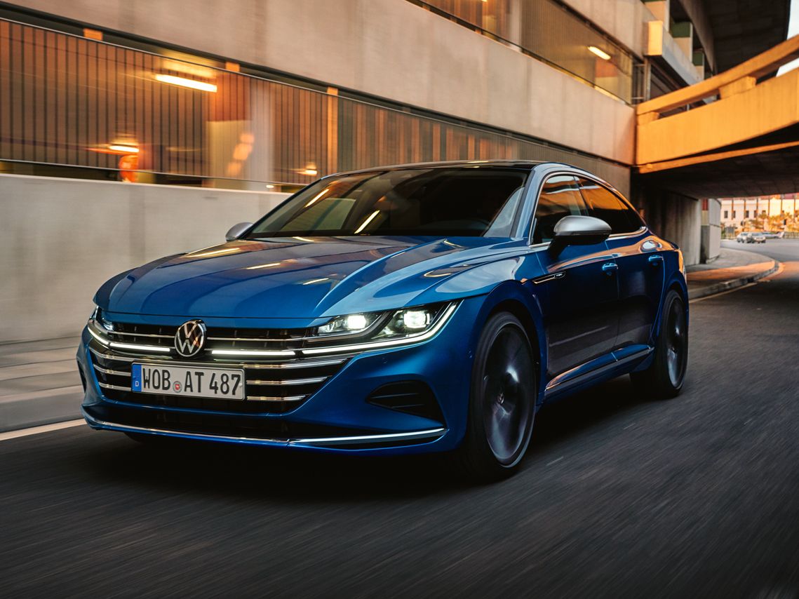 sieltiche Vorderansicht des VW Arteon