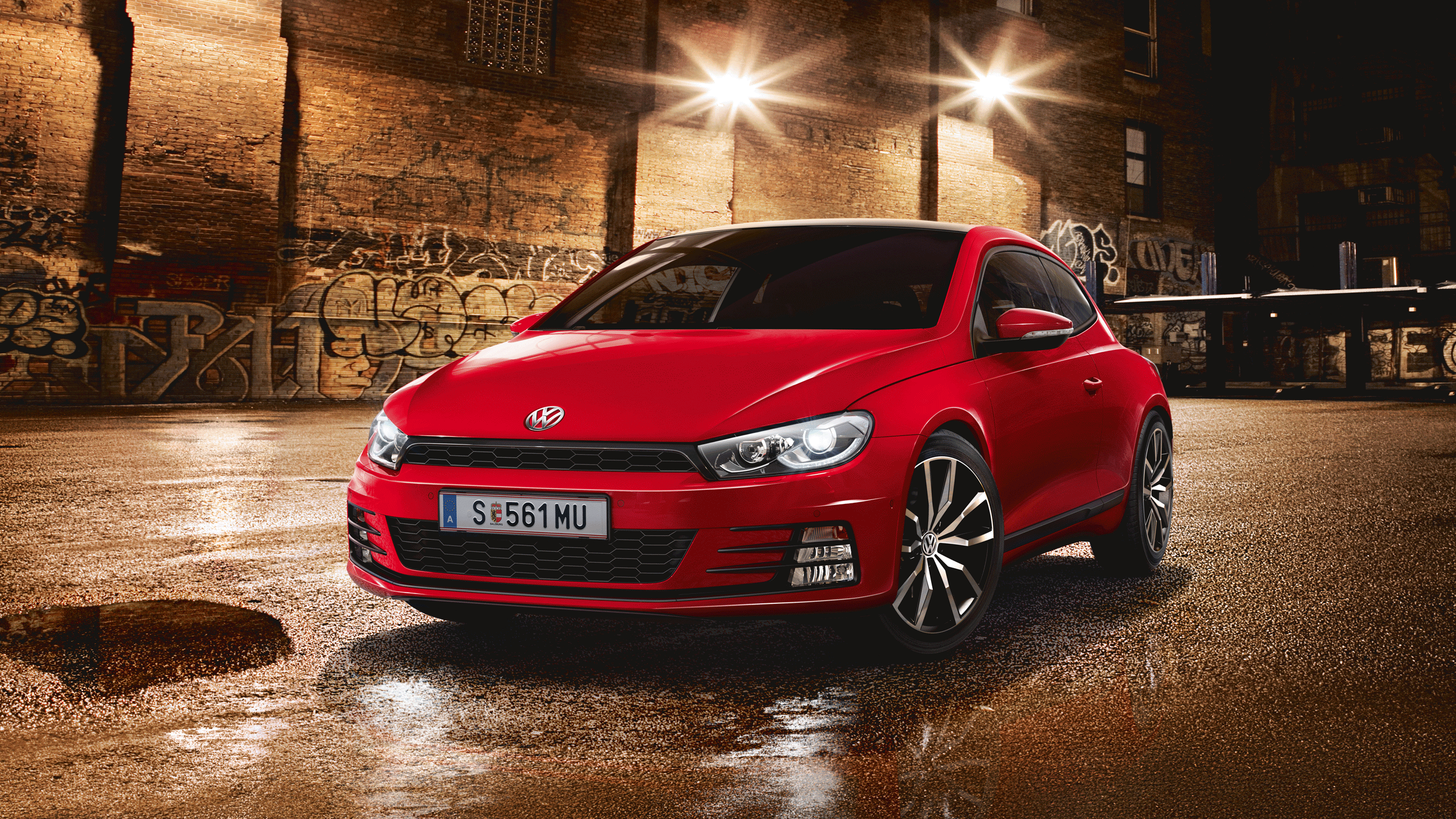 VW Volkswagen Scirocco rot von vorne zu sehen 