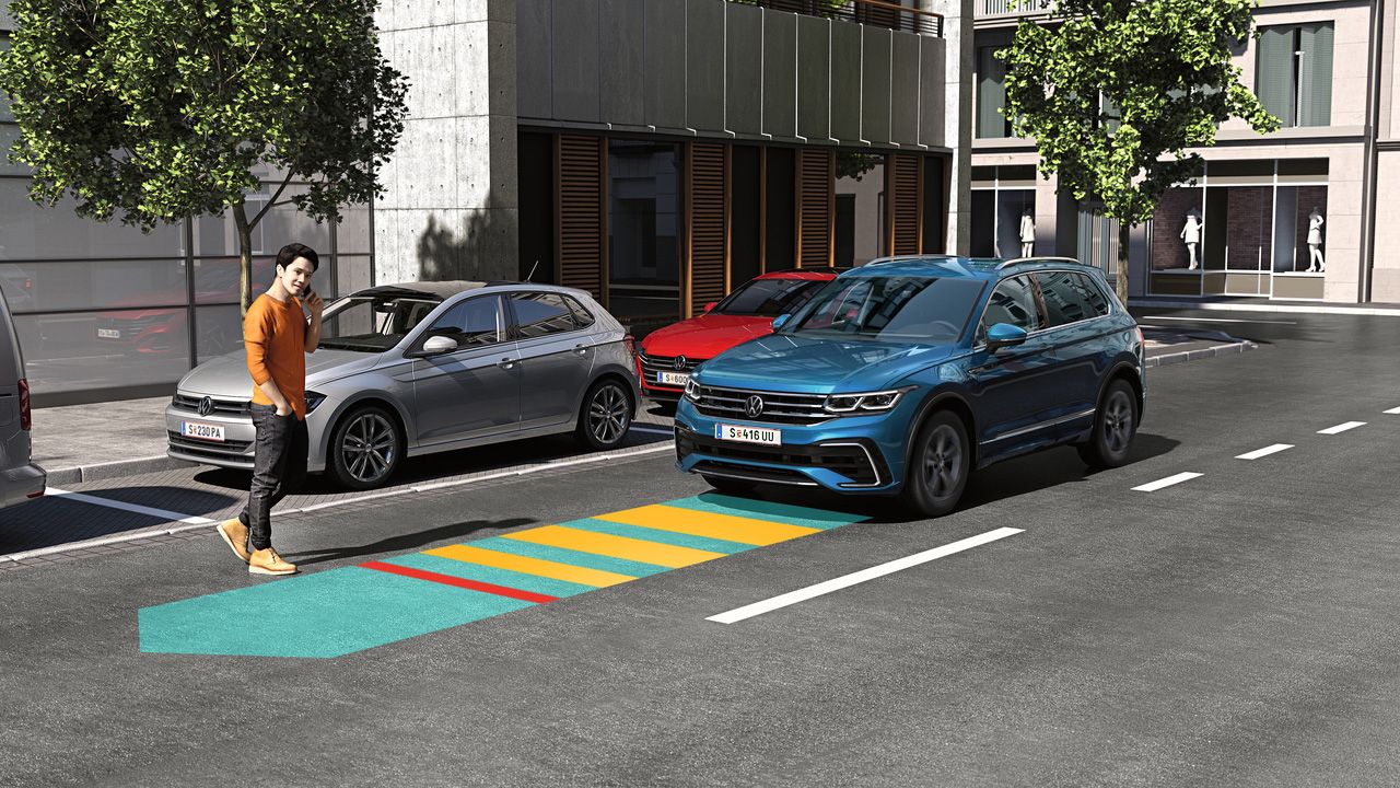 VW Tiguan: Grafik zeigt Front Assist in Aktion