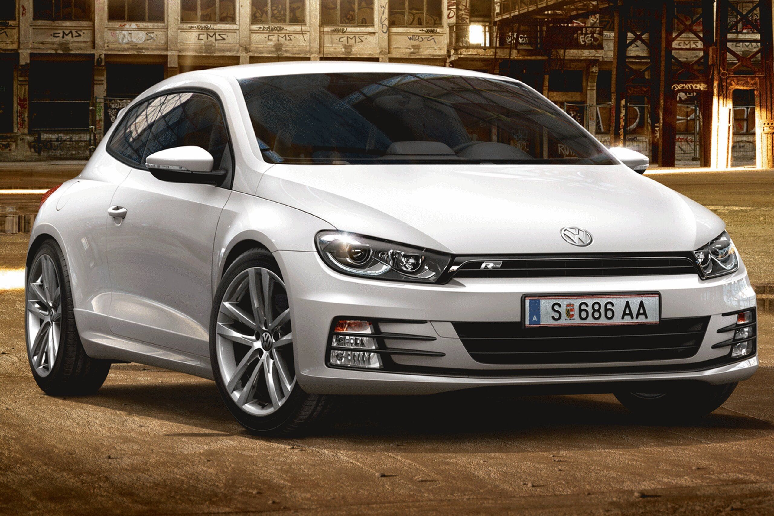 VW Scirocco in weiß von vorne zu sehen 