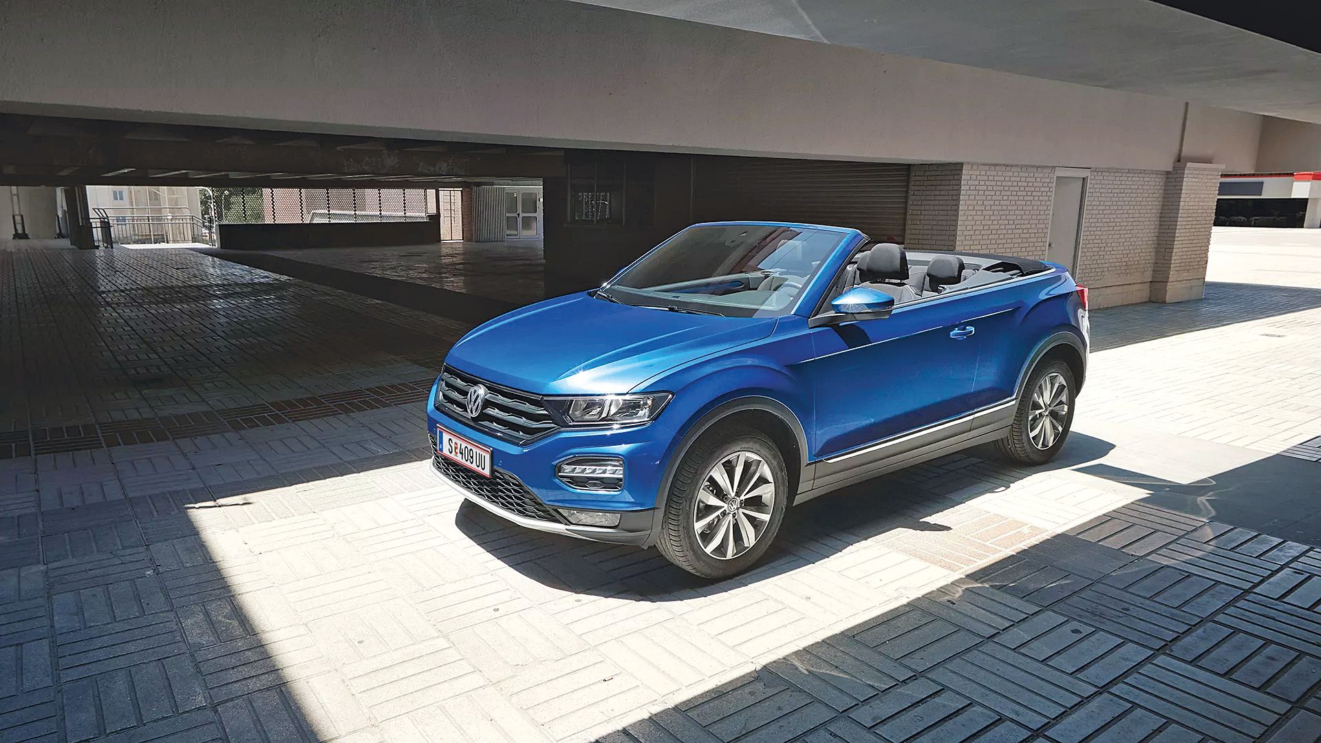 VW T-Roc Cabriolet Vorgängermodell Front- und Seitenansicht 