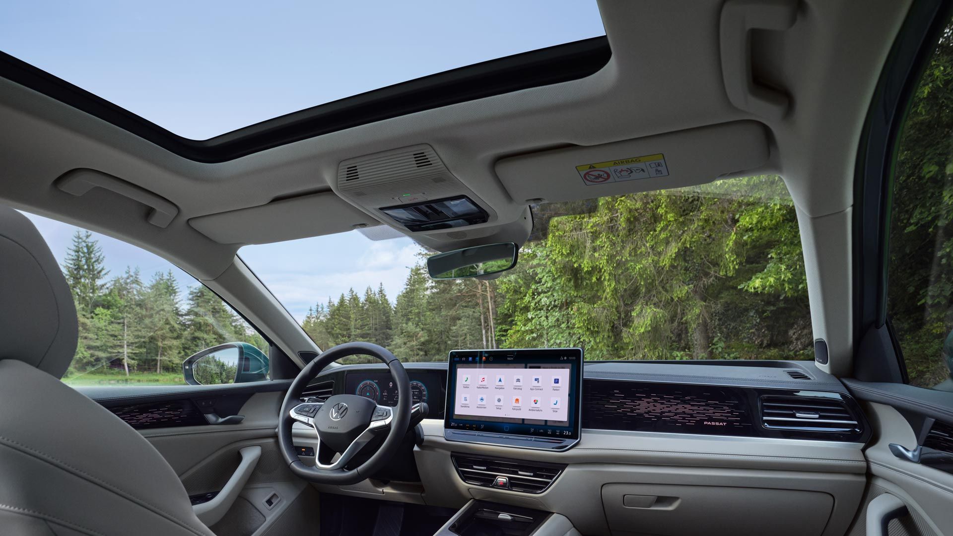 Innenansicht des VW Passat Elegance mit Blick auf die optionalen ergoActive Sitze, das Cockpit und die Jumbobox.